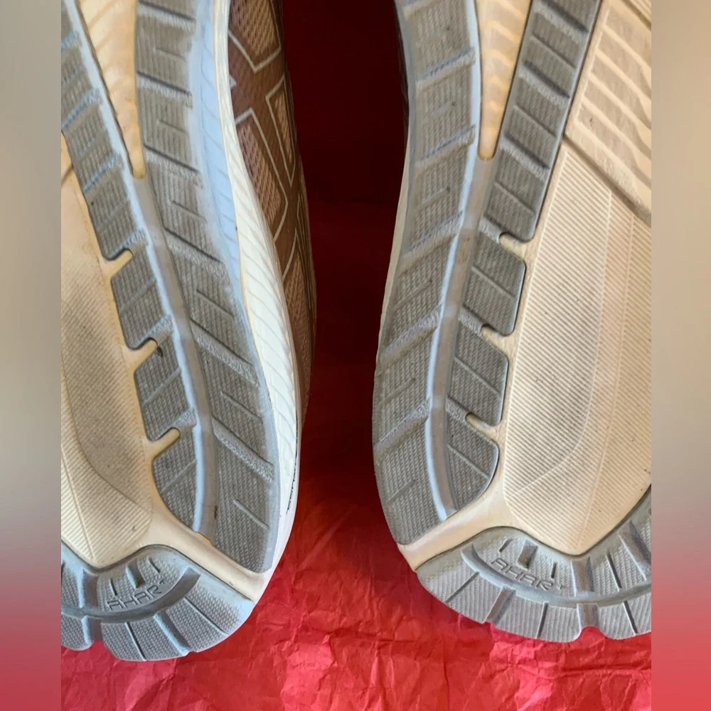 ASICS - Picture 13 of 13